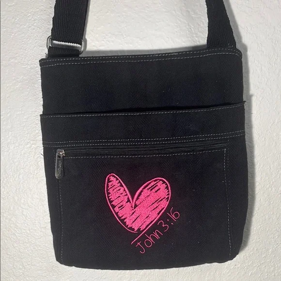 Black and Pink Crossbody Bag with Knitted Texture and Heart Design - Picture 2 of 6
